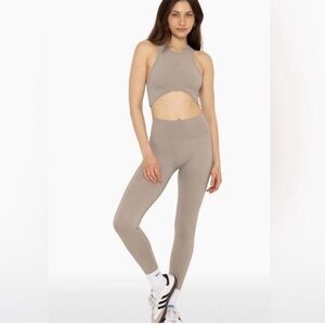 Set Active | High Waisted Beige Leggings Medium